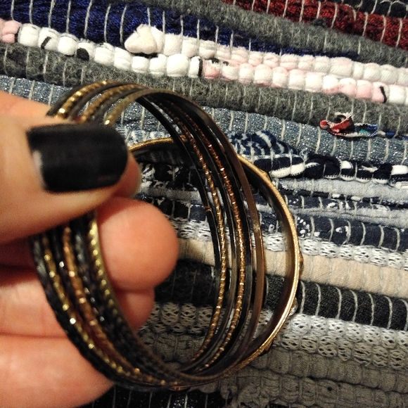 🍾HOST PICK🍾06/01/20 Set of 11 Vintage Bangles - Picture 6 of 13